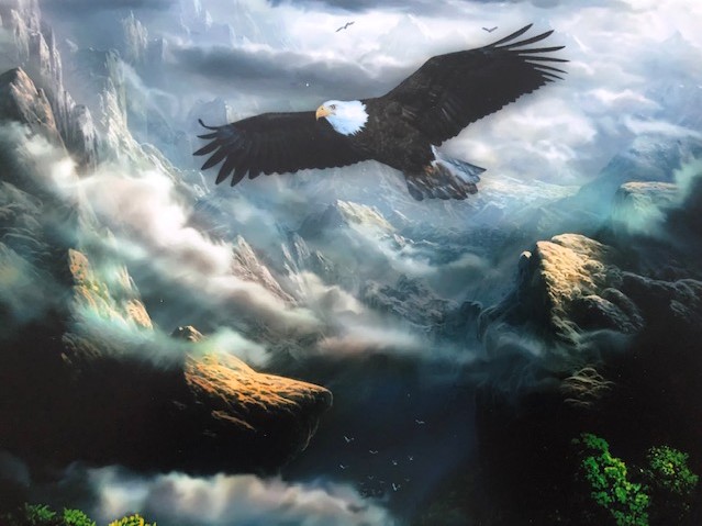 Illustration d'un aigle survolant des montagnes nuageuses